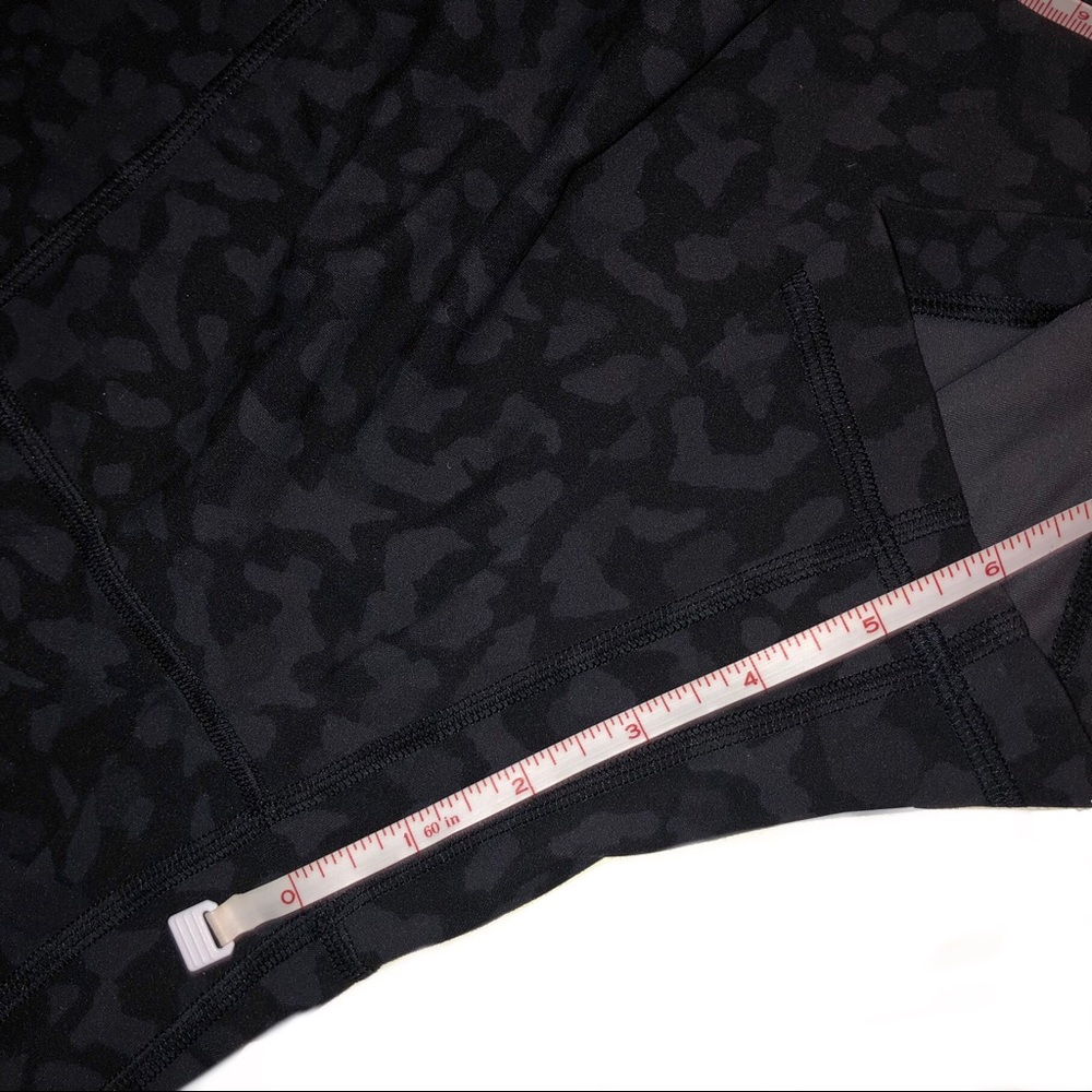 ✨SOLD✨ Lululemon Align 6” Formation Camo Deep Coal Multi /Black Shorts - Picture 4 of 5